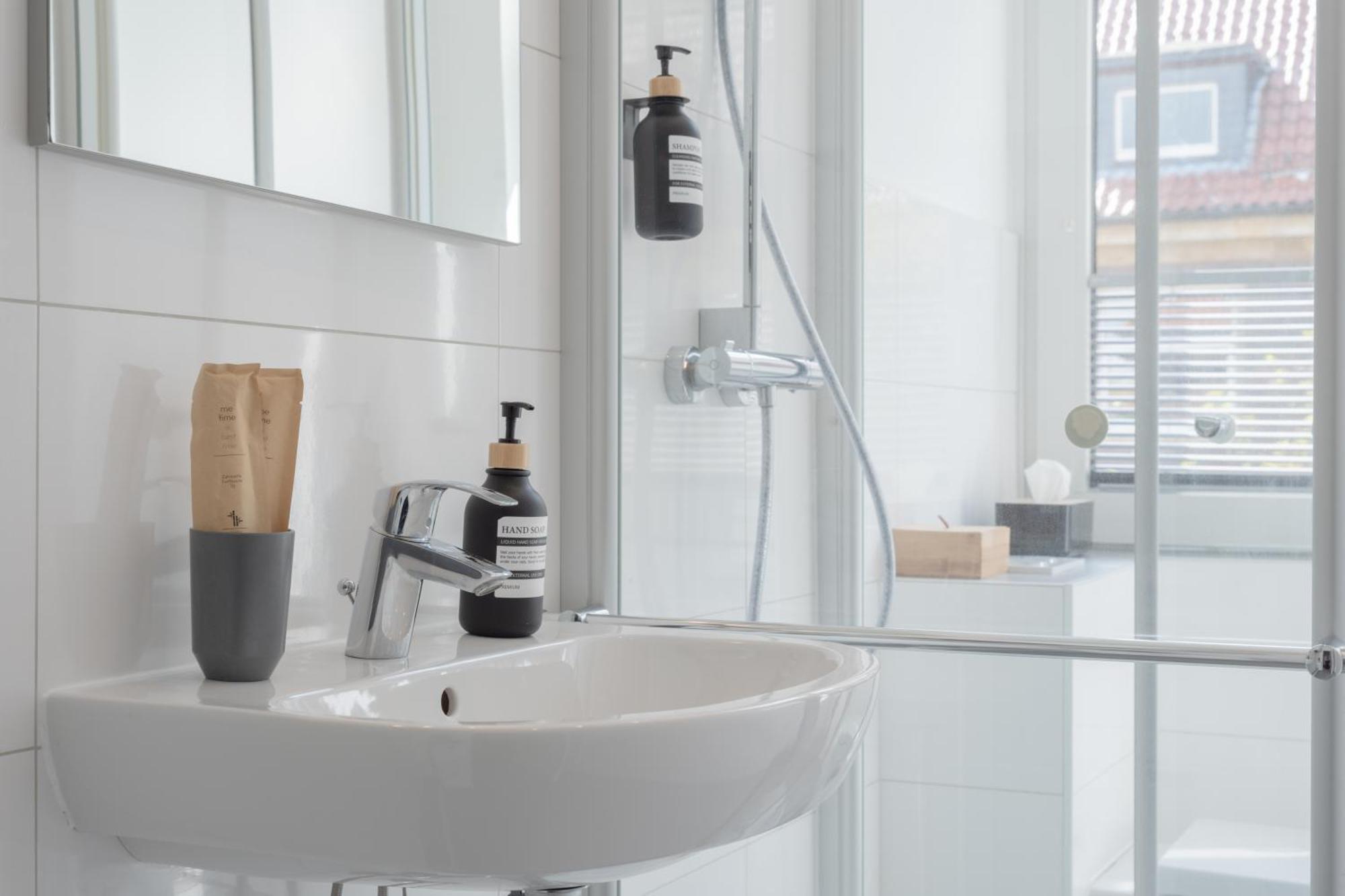 Modernes Apartment In Top Lage Komfortabel Eingerichtet Mit Arbeitsplatz Und Kueche - Geibelsuite Hannover Bagian luar foto